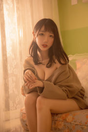 [Net Red COSER] Zhou Ji to uroczy króliczek - sweter retro
