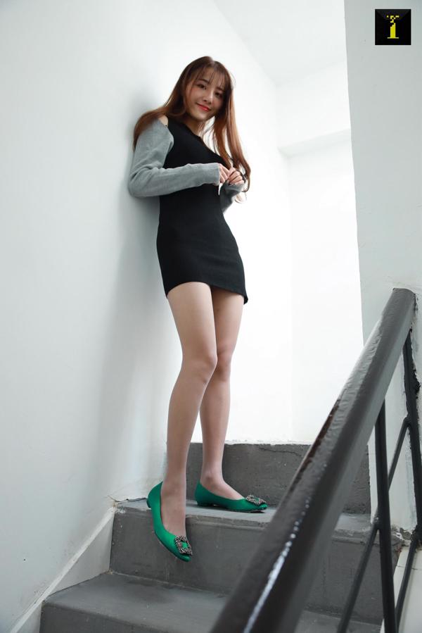 Wanping "Wanping's Green Flat Shoes" [Iss aan IESS] Mooie benen en zijden voeten