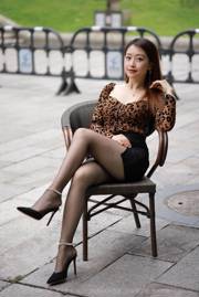 [IESS 奇思趣向] Modelo: Xiao Jie "Falda de cadera con estampado de leopardo sexy"