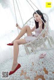 Model Qiqi "Sepatu Datar Ikatan Simpul Merah" [异 思 趣向 IESS]