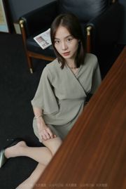 【IESS奇思趣向】モデル：Xiaoliu「グレーのショートスカートはとてもチャーミング」