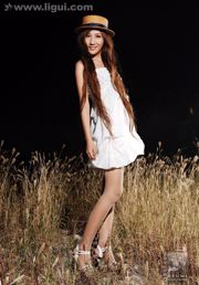 Model Li Lu "Die klassische Vision von Strümpfen im Wildnisgebäude" [丽 柜 LiGui] Foto von schönen Beinen und Jadefüßen