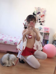 [Cosplay Photo] Anime Blogger Wenmei - Selfie Book (No. 1) Miko