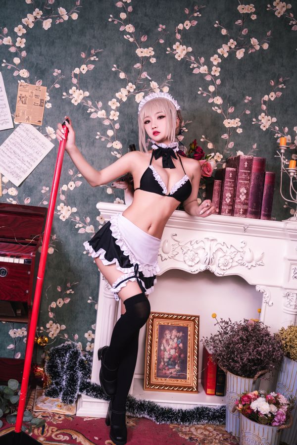 Is Gui Huyao in "Black Silk Maid" [COSPLAY Welfare]