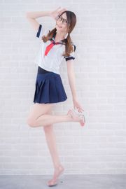 Die taiwanesische Seemannin Candice Cai Shin (Sailor Suit School Sister)