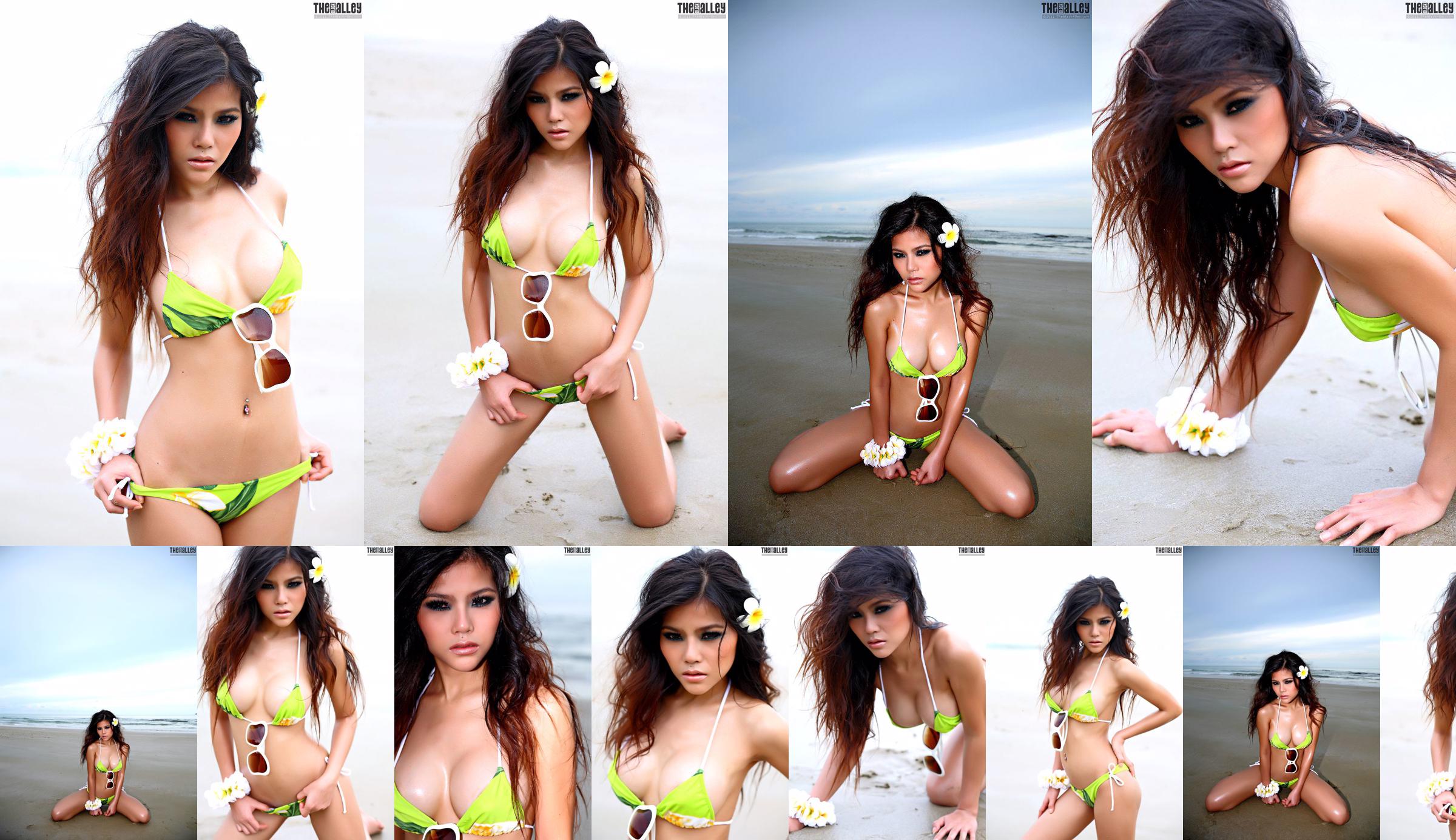 Juliana Young "Beach Bikini Body" [TBA / Black Lane] No.dd850f Página 2